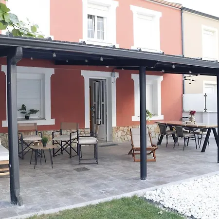 Casa Flor Delfin 리바데오