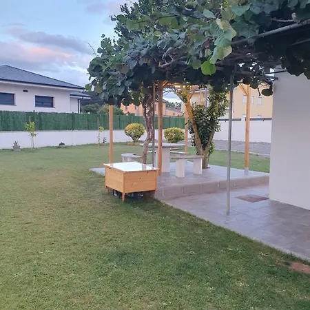 Casa Flor Delfin 리바데오